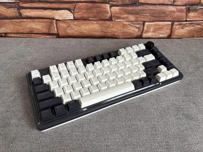 Redragon Ucal Pro – mini klawiatura z pokrętłem głośności!