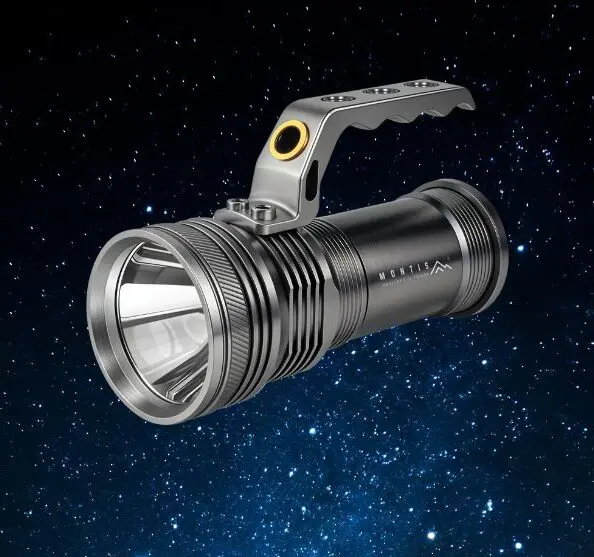 nowa latarka montis mt154