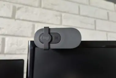 Logitech Brio 100 – regulacja jasności naprawdę działa! 37 Logitech Brio 100 kamerka internetowa