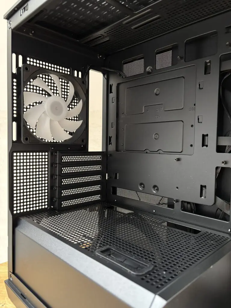 Recenzja obudowy MSI MAG Pano M100R PZ 40 IMG 2003