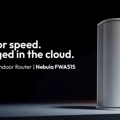 Napis w języku angielskim: Zbudowany dla prędkości, zarządzany w chmurze. Obok na czarnym tle rzucający cień router Nebula FWA515