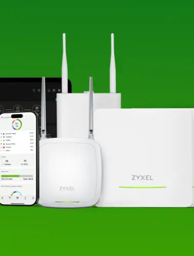 Nowe urządzenia WiFi 7 Zyxel na zielonym tle, po lewej smartfon z aplikacją Nebula i pulpit z Nebulą