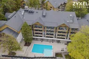 Forest Park Resort & SPA w Świeradowie-Zdroju widok z lotu ptaka - w lewym górnym rogu logo Zyxel Networks