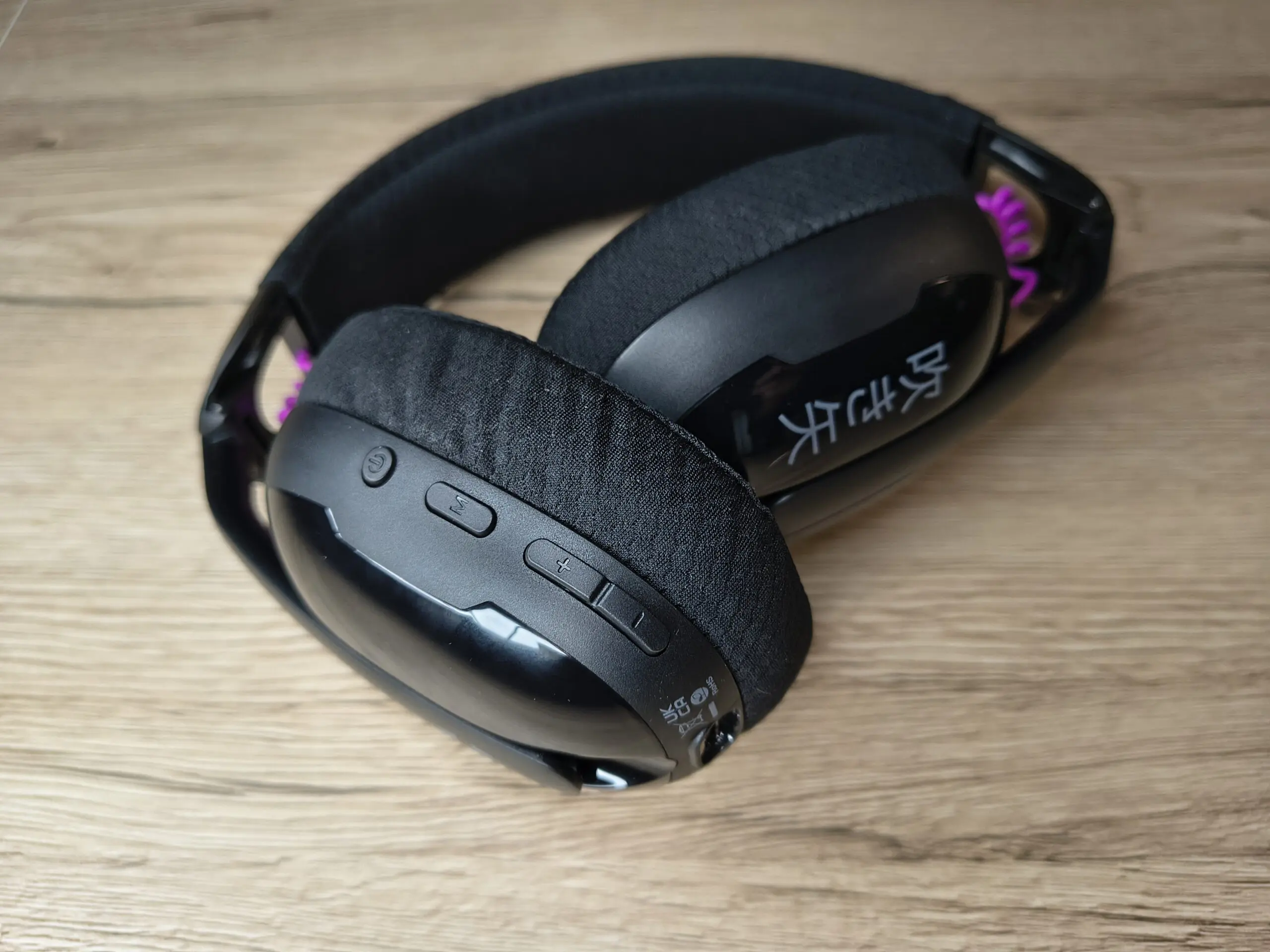 Test FURY Fukiya F6 Tanie, lekkie i bezprzewodowe słuchawki dla graczy? 26 Słuchawki FURY Fukiya F6