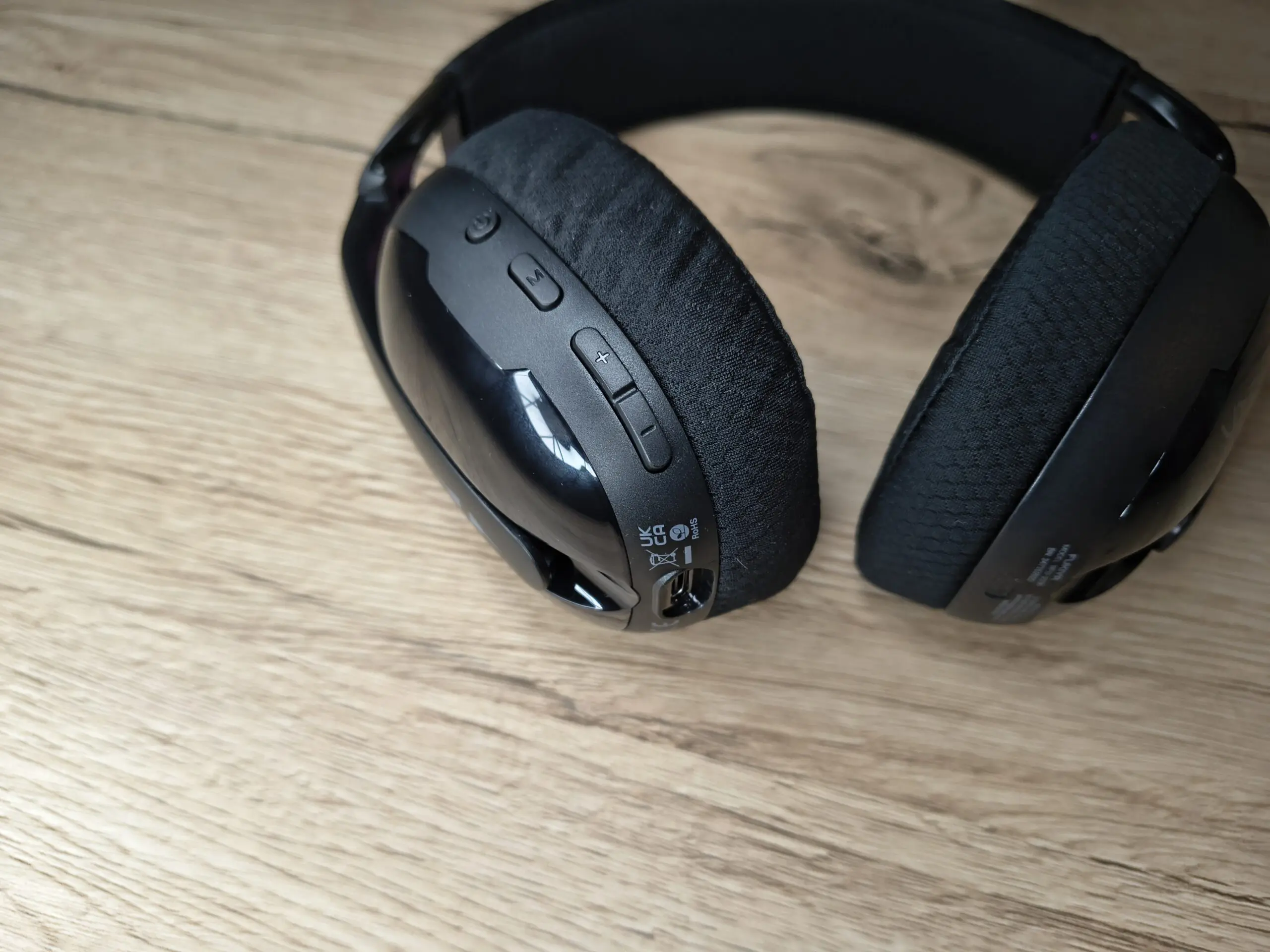 Test FURY Fukiya F6 Tanie, lekkie i bezprzewodowe słuchawki dla graczy? 40 Słuchawki FURY Fukiya F6