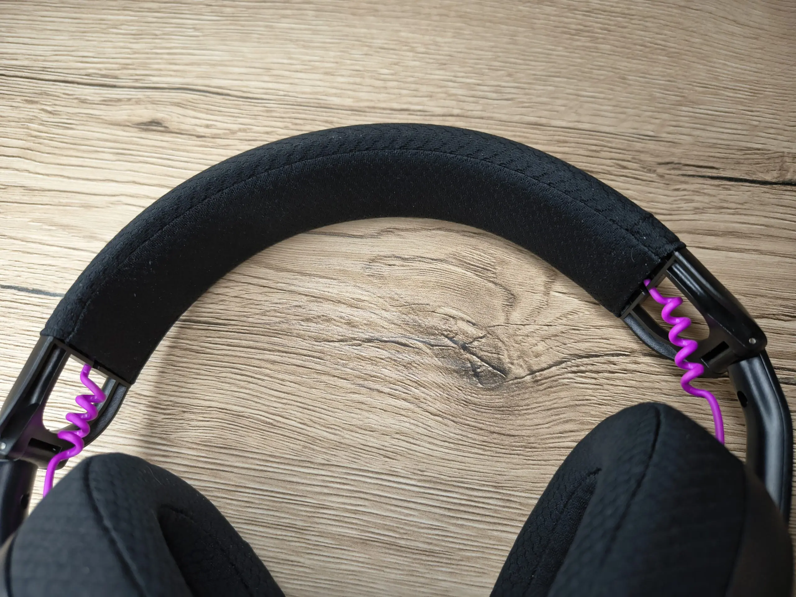 Test FURY Fukiya F6 Tanie, lekkie i bezprzewodowe słuchawki dla graczy? 30 Słuchawki FURY Fukiya F6