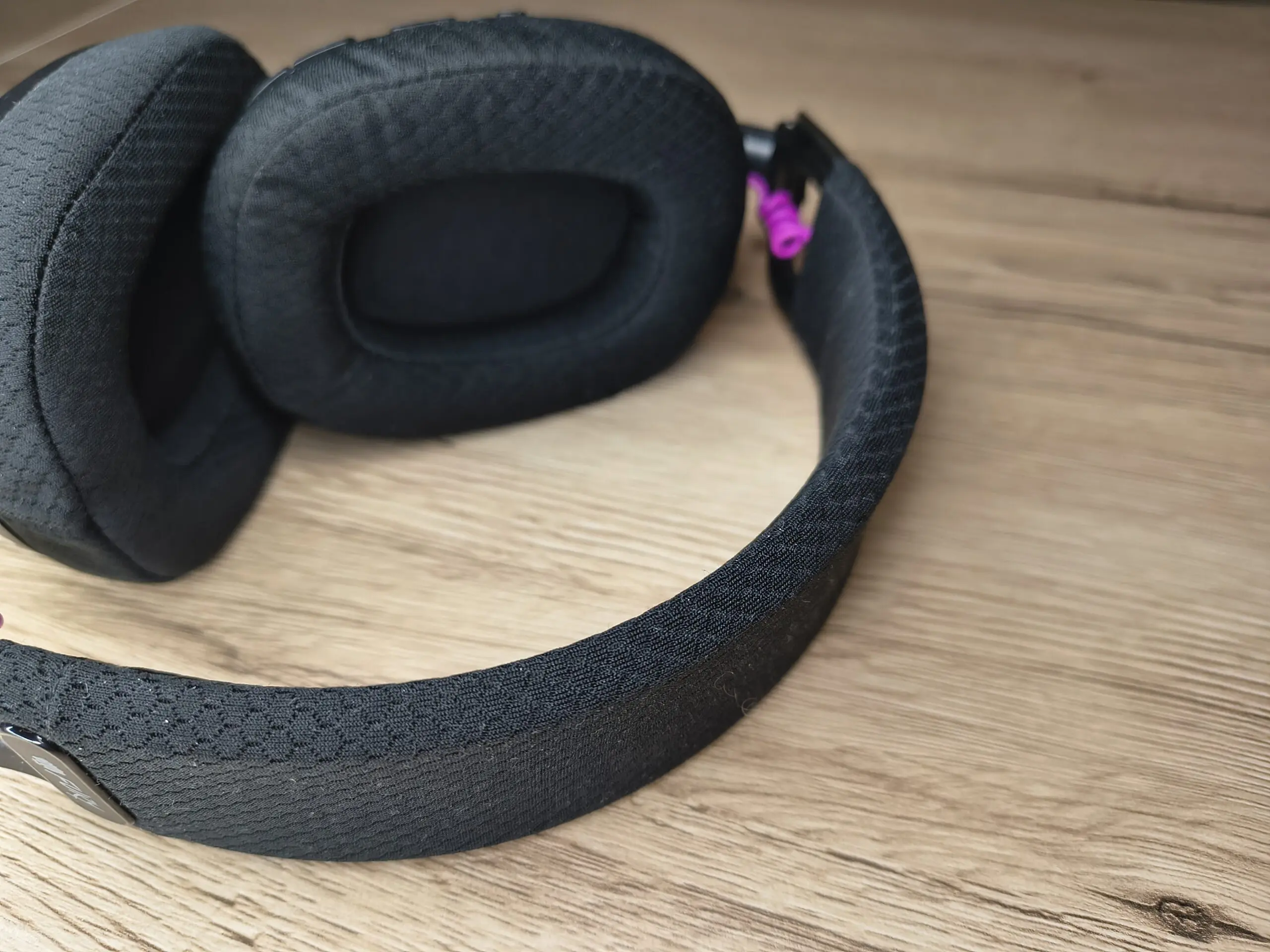 Test FURY Fukiya F6 Tanie, lekkie i bezprzewodowe słuchawki dla graczy? 36 Słuchawki FURY Fukiya F6