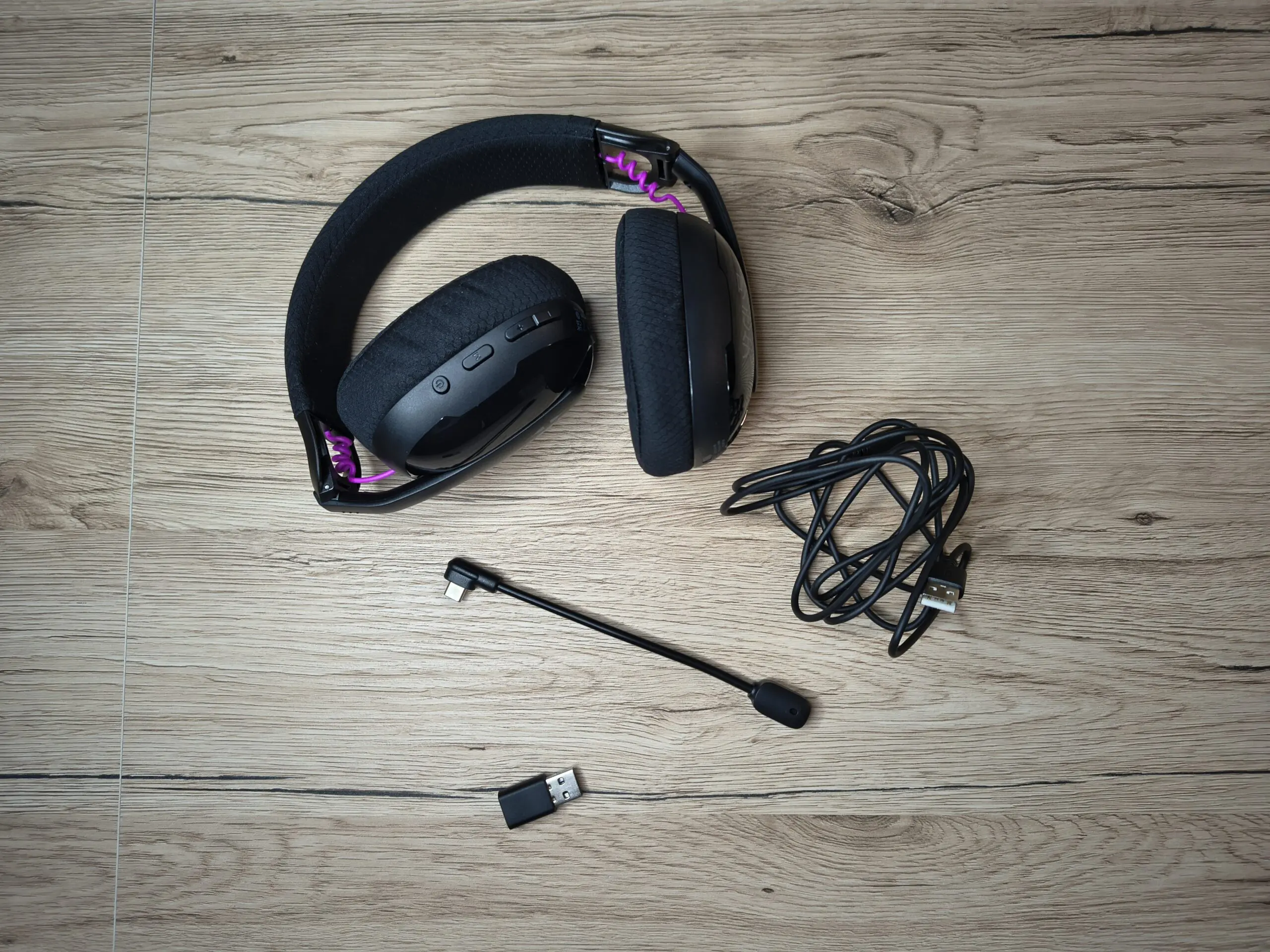 Test FURY Fukiya F6 Tanie, lekkie i bezprzewodowe słuchawki dla graczy? 24 Słuchawki FURY Fukiya F6