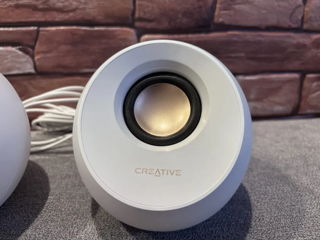 Creative Pebble SE i Creative Pebble V3 40 IMG 3315