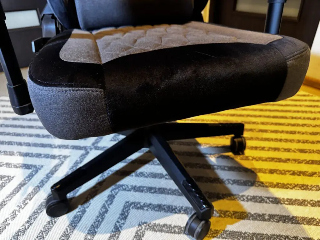 Test fotela gamingowego FURY SHINAI S8 – budżetowy kompromis czy godna alternatywa? 56 IMG 4192