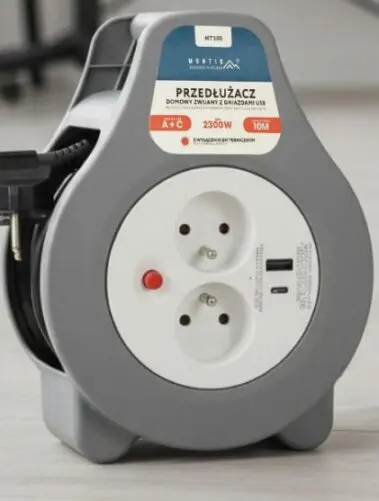 Przedłużacz domowy marki Montis z USB w domu