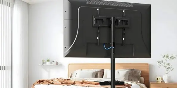 Telewizor w sypialni na uchwycie wolnostojacym Montis Atlas