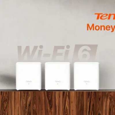 Trzy węzły Tenda EX3 na komodzie, nad nimi logo Wi-Fi 6. W prawym górnym rogu logo Tenda i napis MoneY Back