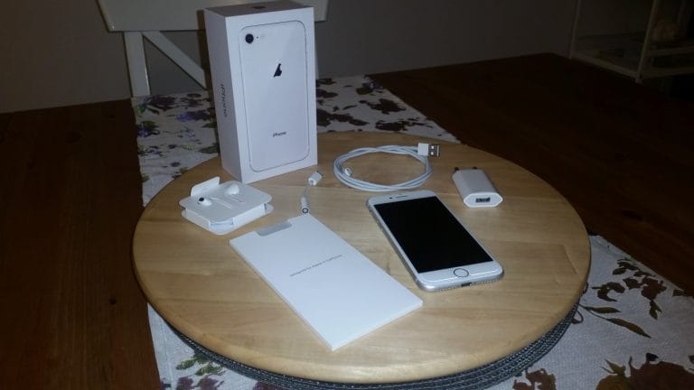Świeżutki produkt prosto z Cupertino . . . | Apple iPhone 8 – mały, ale wyjątkowy