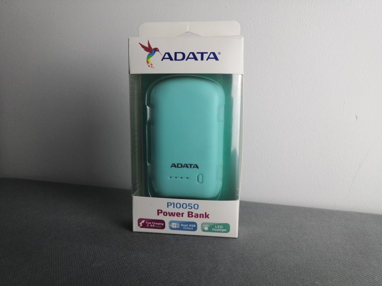 Niewielki power bank o pojemności 10050mAh z dwoma portami USB i latarką | ADATA P10050