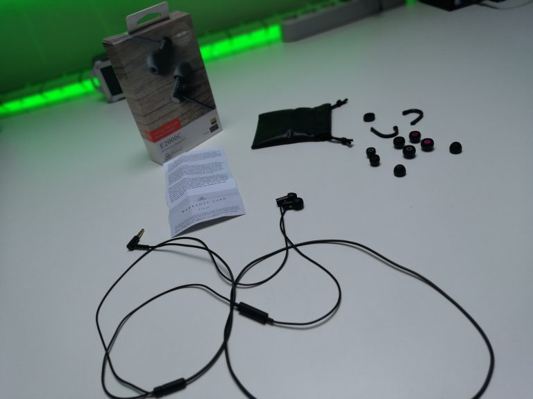 Szalenie wygodne audiofilskie słuchawki douszne z mikrofonem | FINAL AUDIO E2000C