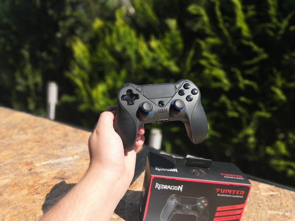 Bezprzewodowy pad Bluetooth z podświetleniem LED dla PS4, PC i Nintendo Switch | Redragon Jupiter G809