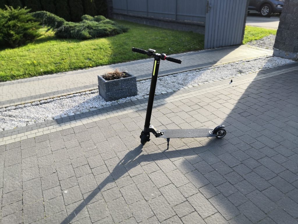 Tania, solidna, bezpieczna – hulajnoga elektryczna uGo za 1099zł
