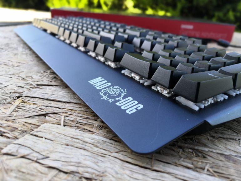 Klawiatura mechaniczna na przełącznikach Outemu Blue za 200zł