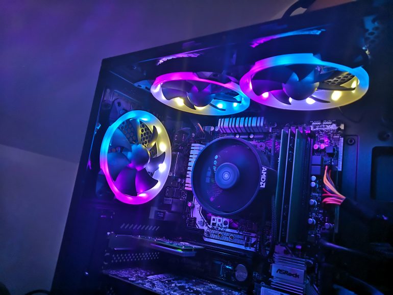 Zestaw wentylatorów komputerowych RGB z pilotem za 115zł