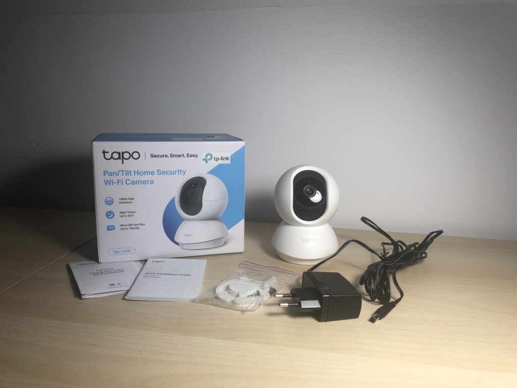 Zgrabna, obrotowa kamera Wi-Fi do monitoringu domowego