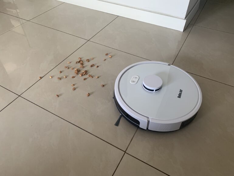Polski robot sprzątający – ROBOJET X-ONE WHITE