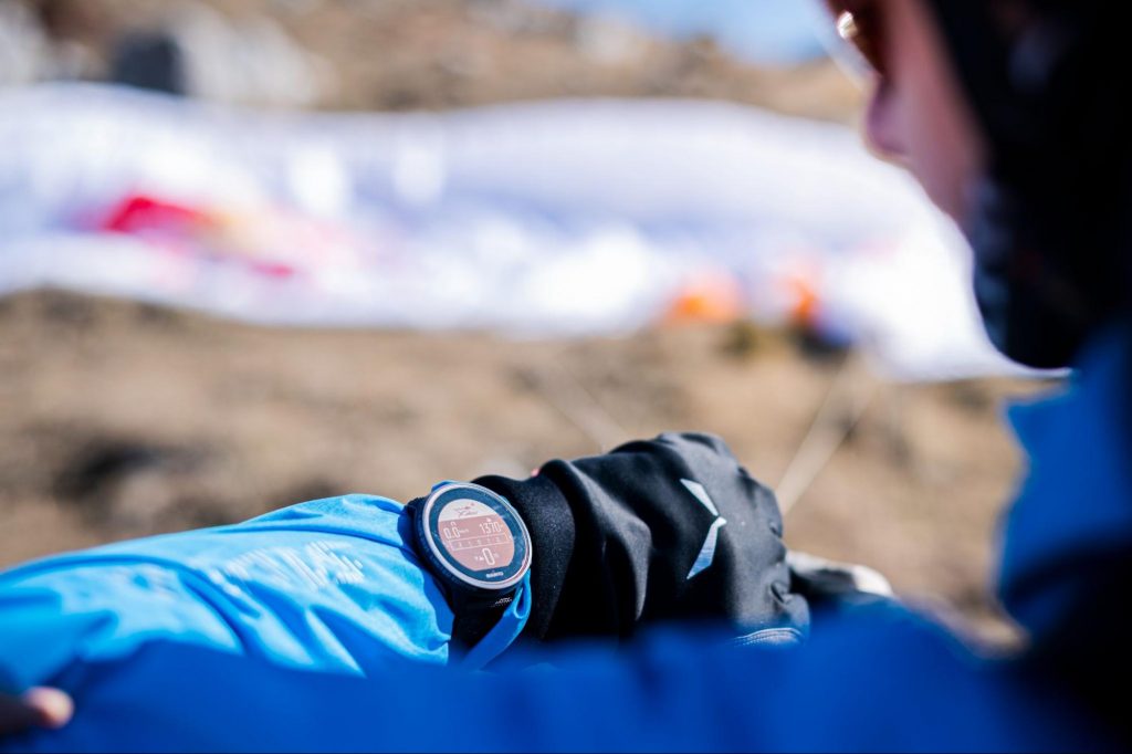 Limitowana edycja Suunto 9 Baro Titanium upamiętnia słynny wyścig Red Bull X-Alps 2021.