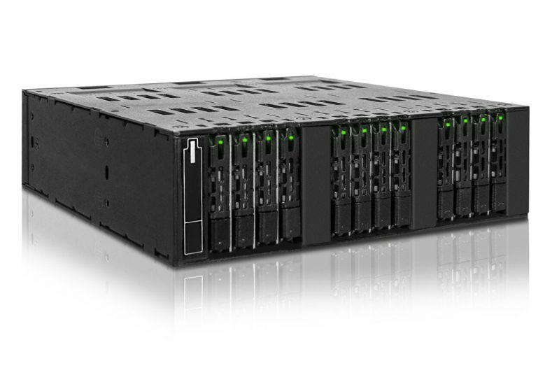 Wygodna obsługa 12 dysków M.2 SATA SSD z Icy Dock ToughArmor MB872MP-B
