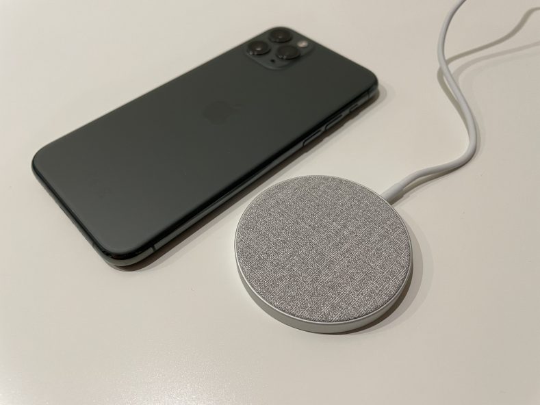 Recenzja magnetycznej ładowarki biurkowej Anker PowerWave Select+