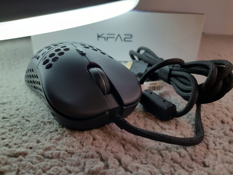 Tania myszka z RGB dla graczy – recenzja KFA2 SLIDER-05