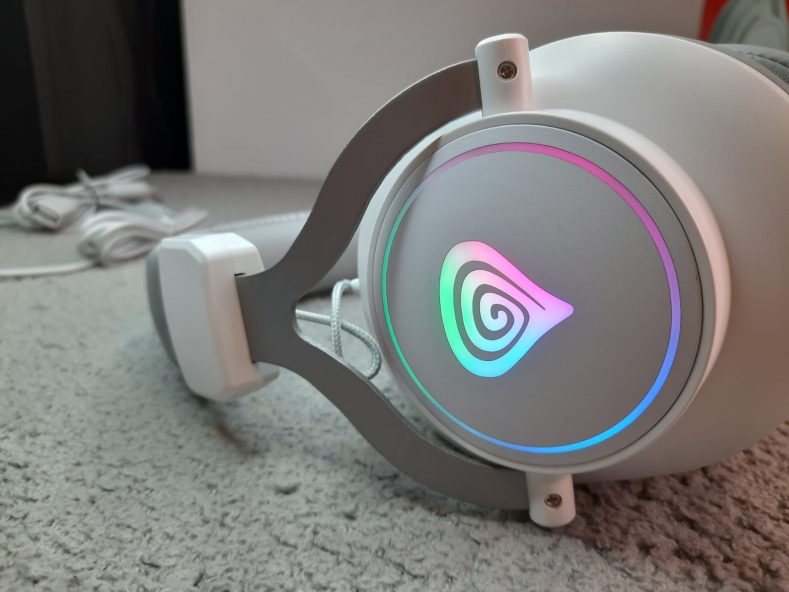Genesis Neon 750 dla miłośników podświetlenia