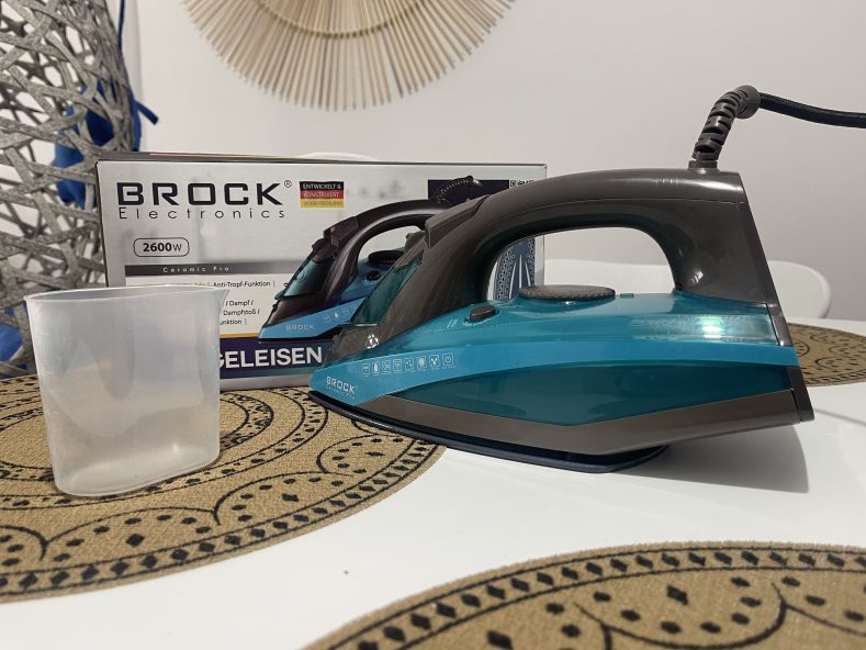 Żelazko parowe Brock BSI 5502 BL o mocy 2600W