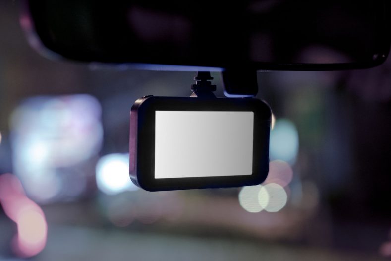 Tryb parkingowy w kamerze samochodowej: jak działa i czy warto go używać?