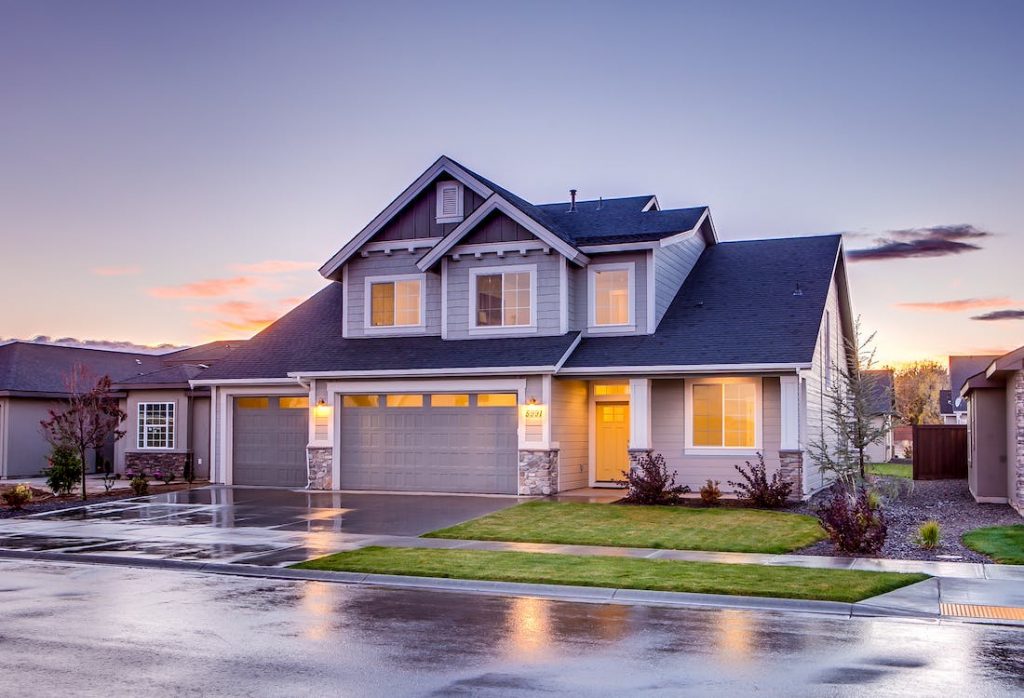 Smart home to nie tylko komfort. Zobacz, jak automatyka wpływa na bezpieczeństwo
