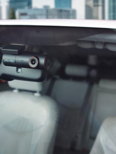 Kamera samochodowa Mio MiVue J30 – duża moc w małej obudowie 69 MiVue J30 2