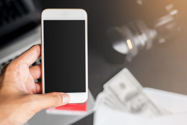 Wyświetlacz w iPhone przestał działać? Sprawdź, co możesz zrobić