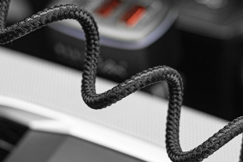 Dlaczego warto wybrać kabel spiralny? 39 Kabel spiralny montis zdjecie aranzacyjne