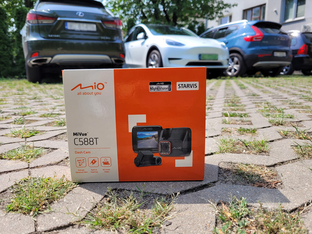 Zestaw zaawansowanych kamer samochodowych Mio MiVue C588T Dual