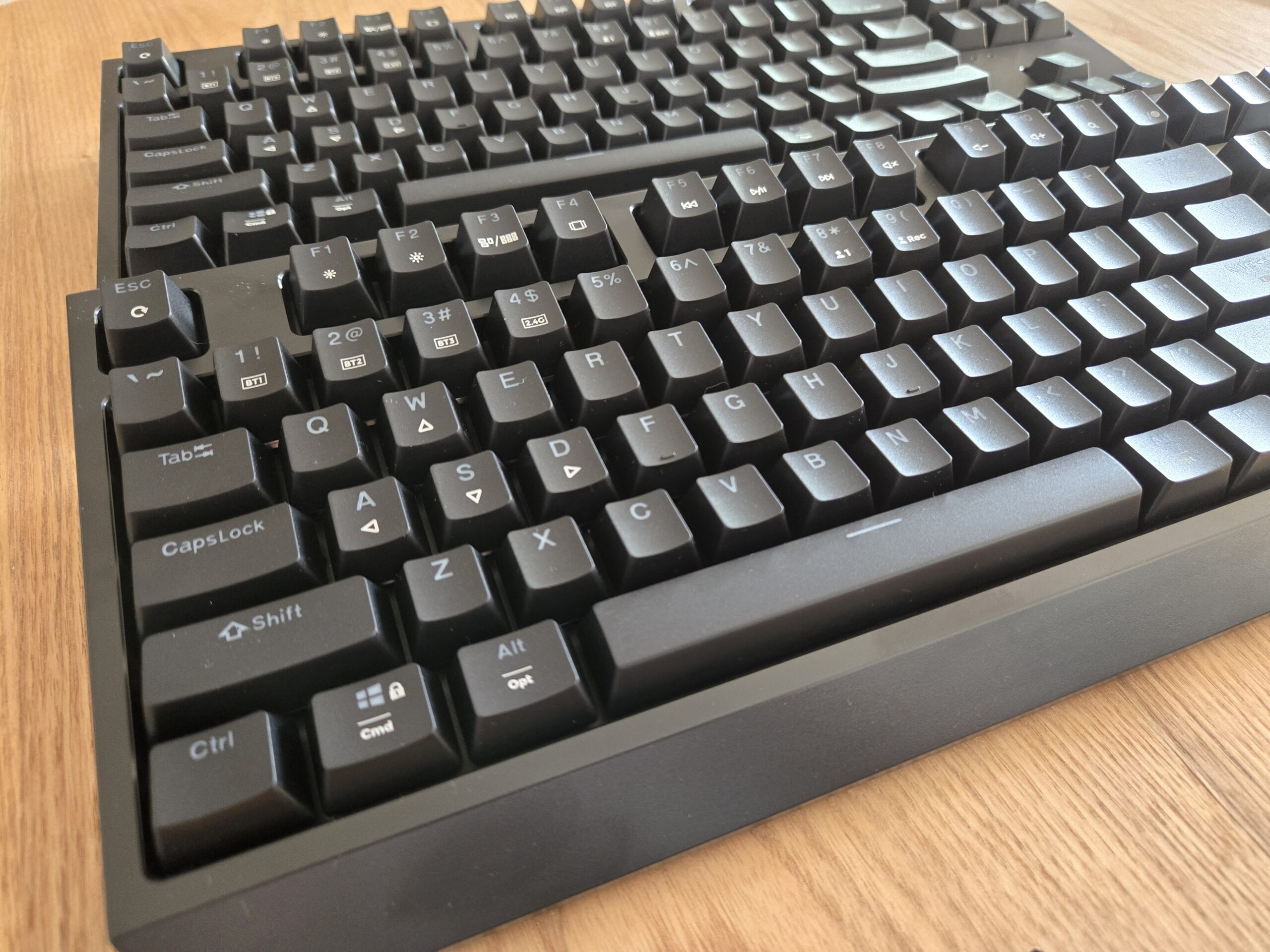 Genesis Thor 230 TKL Outemu Red Linear i Panda Tactile – czyli która klawiatura dla kogo?
