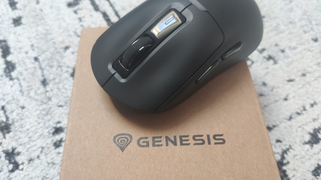 myszka Genesis Zircon 660 Pro na opakowaniu