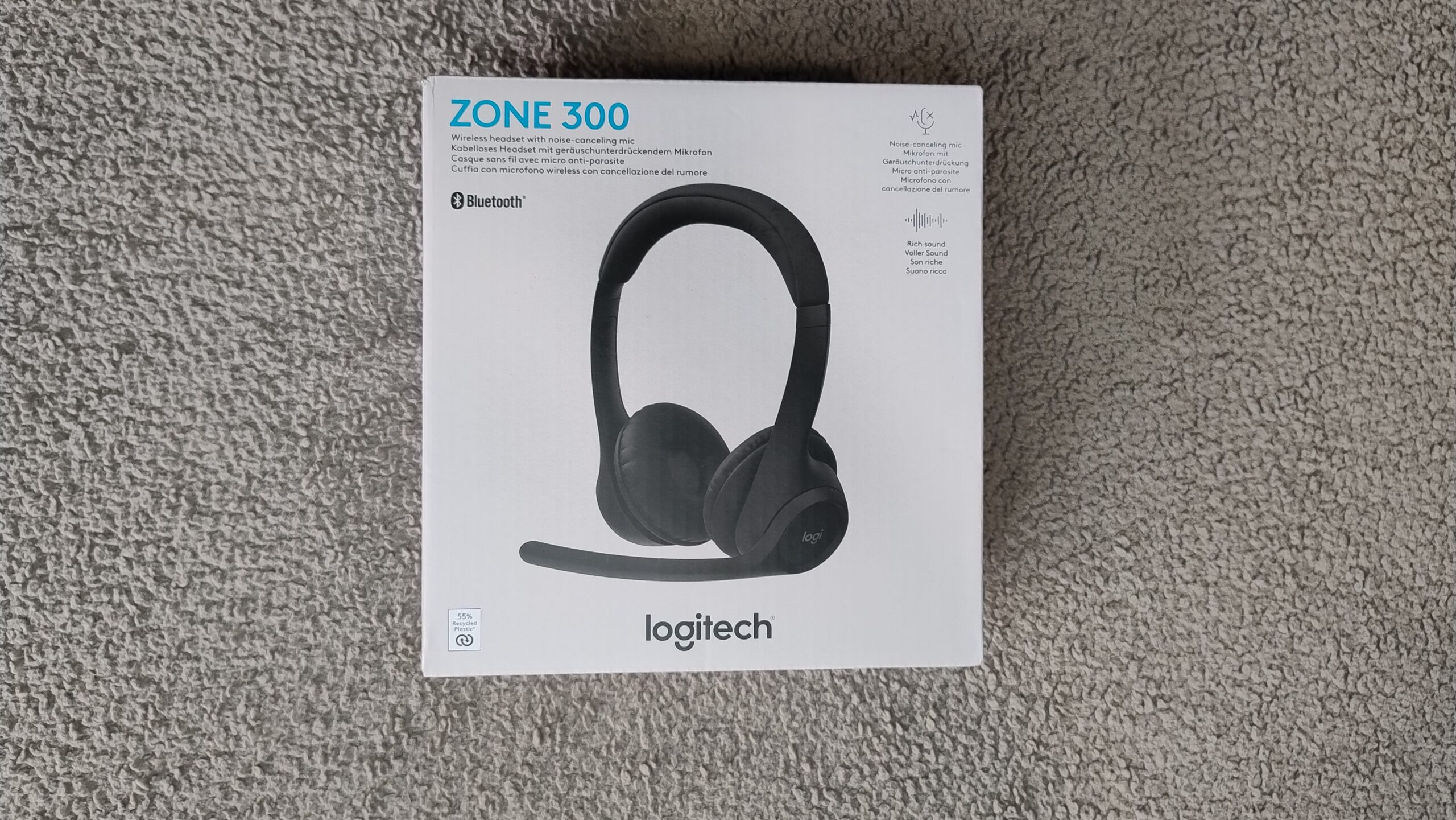 Pudełko od Logitech Zone 300