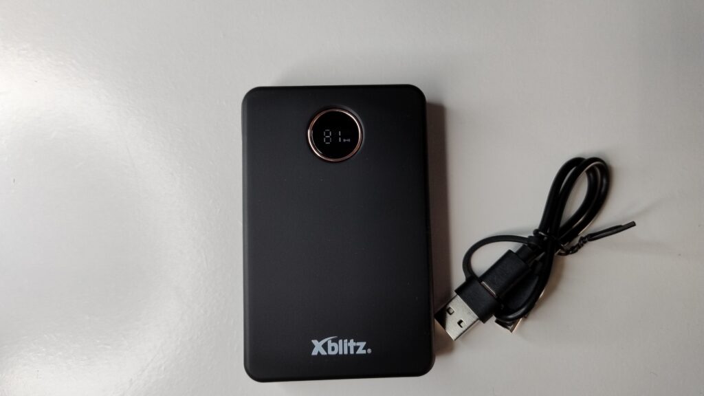 Mały powerbank, który może zaskoczyć – recenzja Xblitz MagBoost