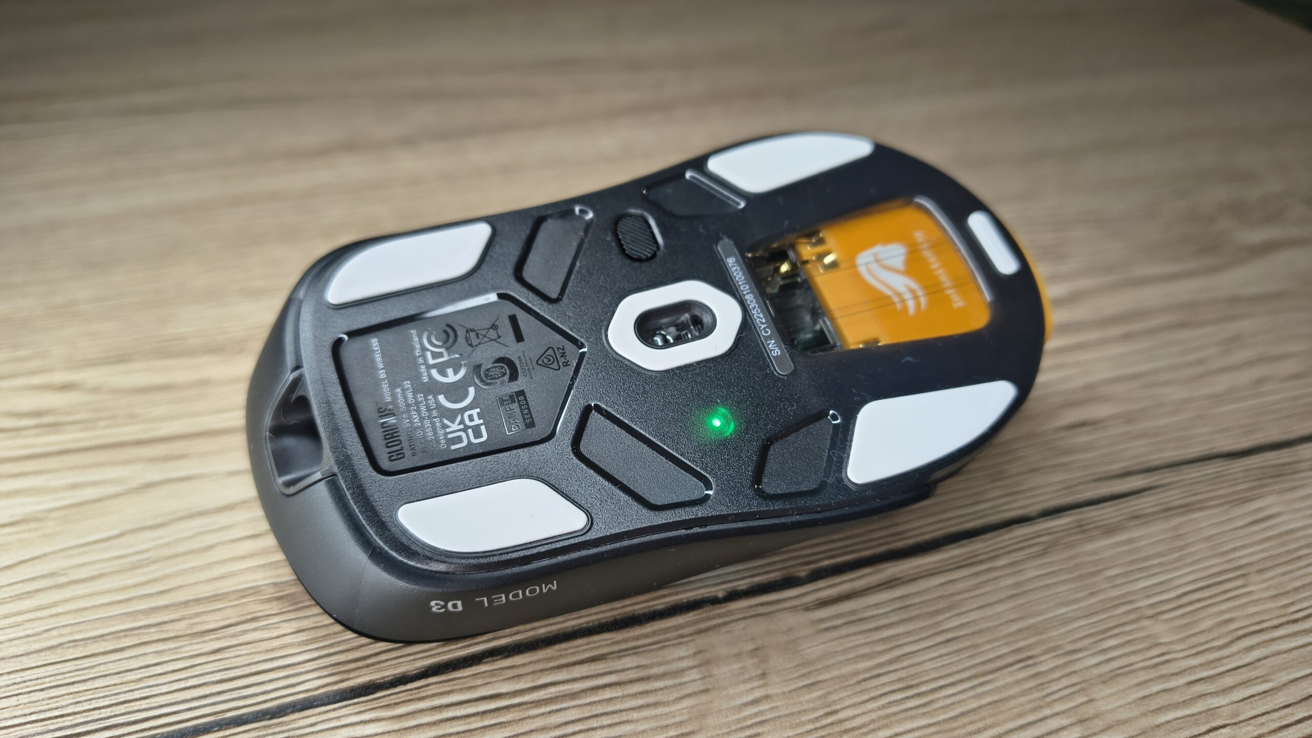 Dół myszki Glorious Model D3 Wireless
