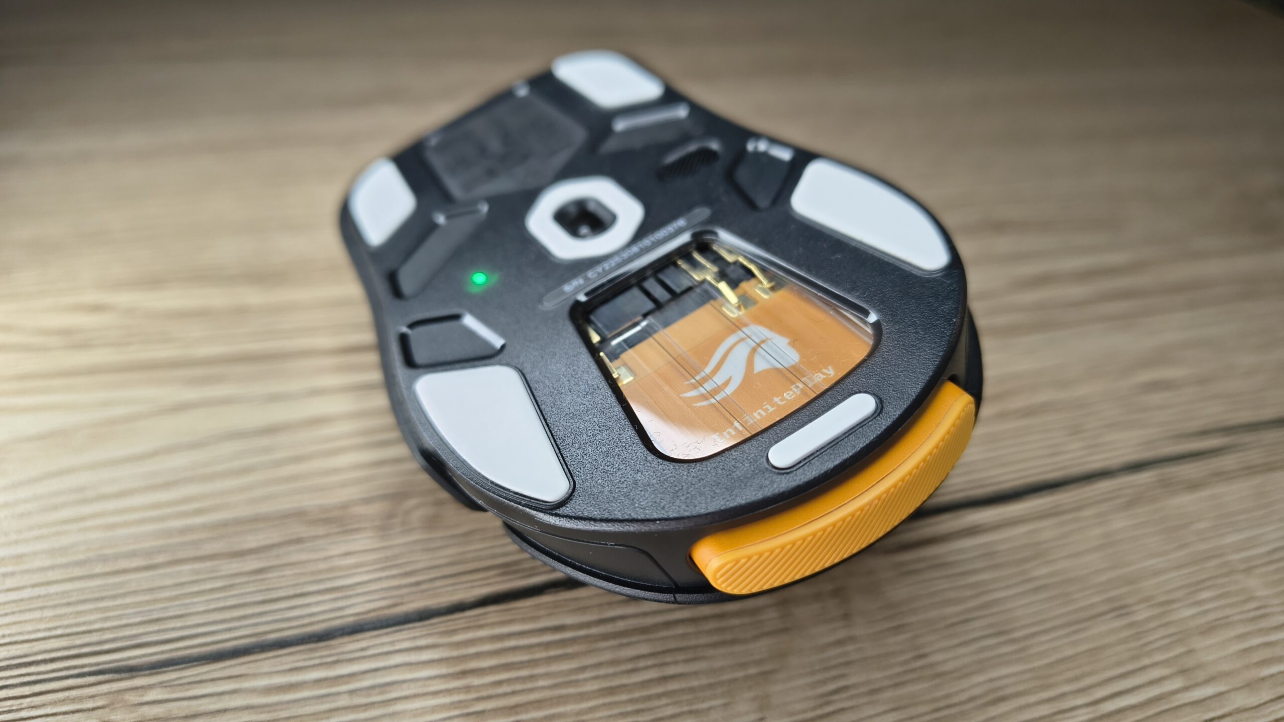 Dół myszki Glorious Model D3 Wireless