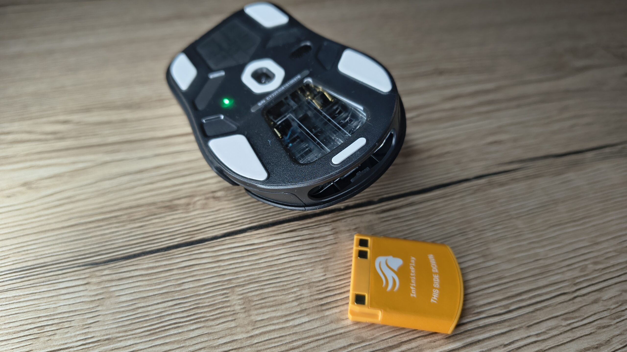 Dół myszki Glorious Model D3 Wireless