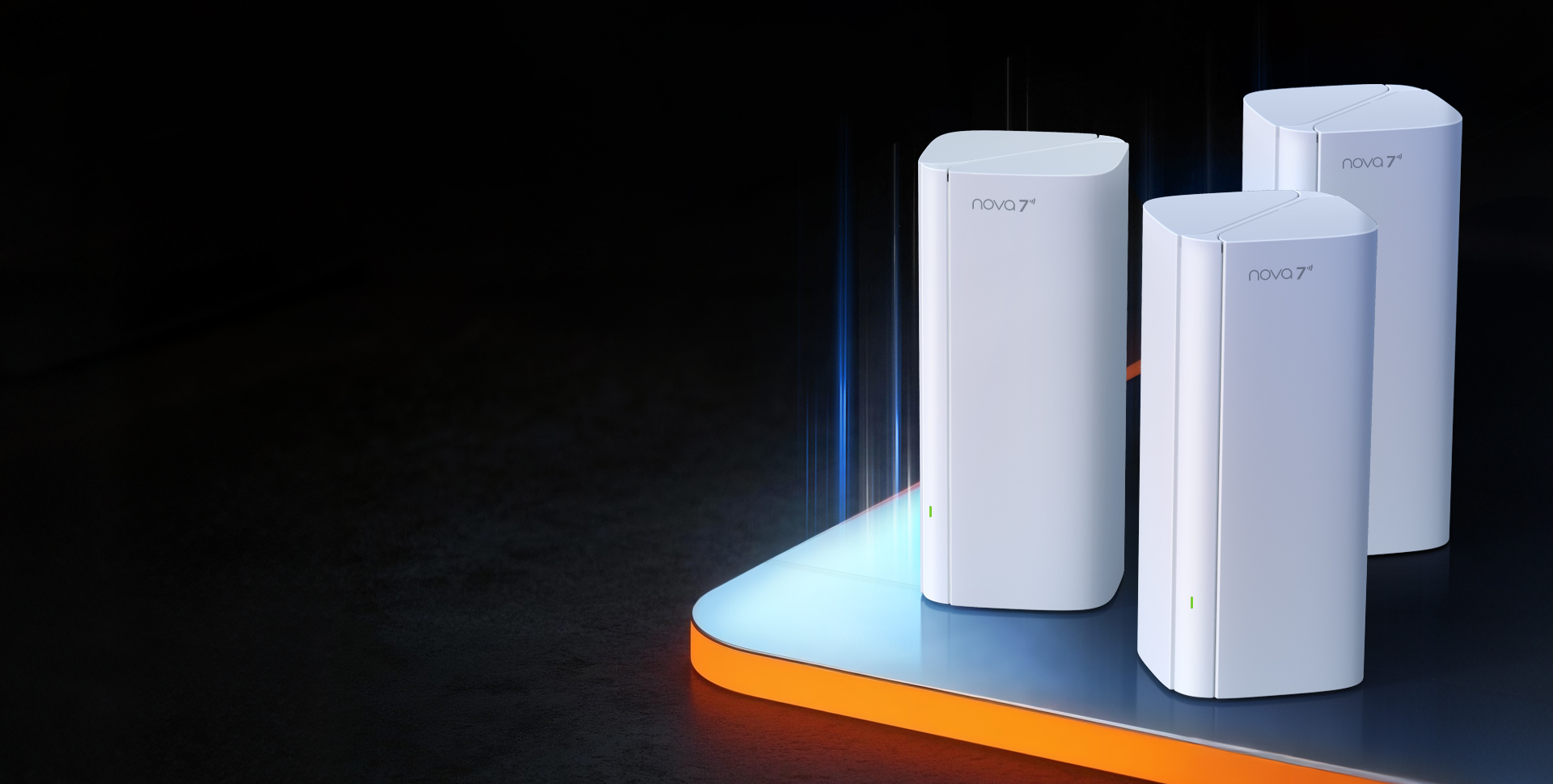 Tenda Polska wprowadziła nowy Mesh Wi-Fi 7 i nową akcję cashbackową 16 Trzy węzły systemu mesh Wi-Fi 7 Tenda EE3 Pro na podświetlonej powierzchni o niebiesko-pomarańczowym obrzeżu, na ciemnym tle