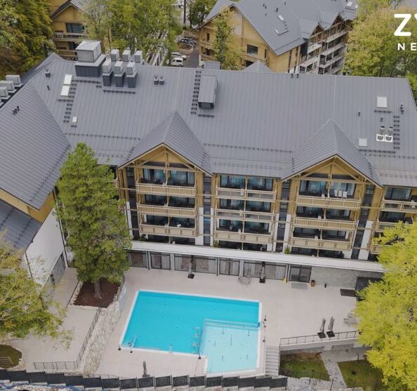 Forest Park Resort & SPA w Świeradowie-Zdroju widok z lotu ptaka - w lewym górnym rogu logo Zyxel Networks