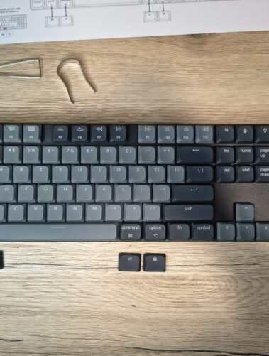 Recenzja Keychron K5 QMK V2 – niskoprofilowej klawiatury mechanicznej dla graczy 23 Klawiatura Keychron K5 QMK V2 i akcesoria
