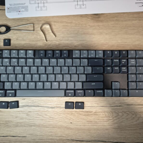 Recenzja Keychron K5 QMK V2 – niskoprofilowej klawiatury mechanicznej dla graczy 20 Klawiatura Keychron K5 QMK V2 i akcesoria