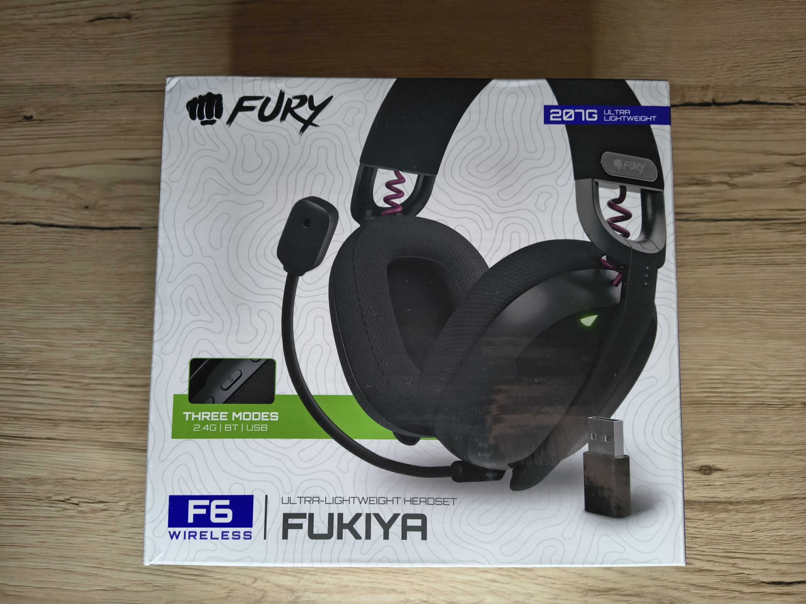 Test FURY Fukiya F6 Tanie, lekkie i bezprzewodowe słuchawki dla graczy? 16 Pudełko od FURY Fukiya F6